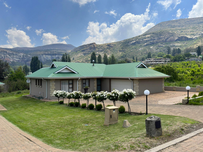 Villa for sale with 3 bedrooms, Clarens Golf & Trout Estate, Clarens