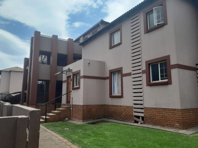 2 Bedroom Townhouse To Let in Castleview