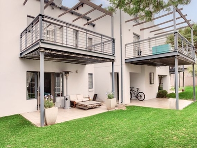 3 Bedroom Apartment For Sale in Douglasdale