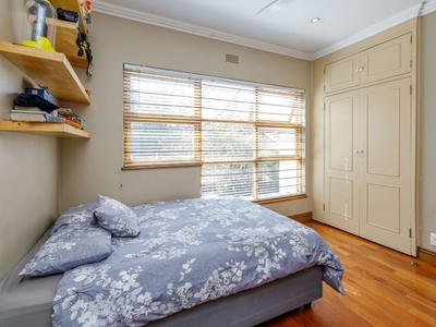 3 bedroom apartment to rent in Bedford Park