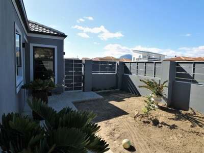 3 Bedroom House For Sale In Fairview Golf Estate