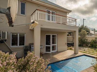 2 Bedroom townhouse - sectional for sale in Stellenbosch Central