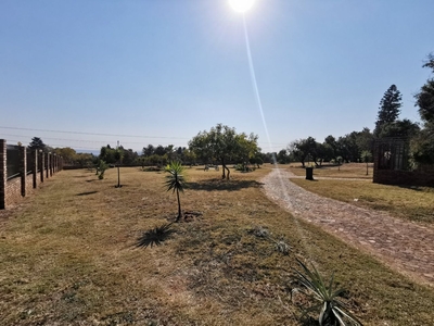 1Ha Vacant Land For Sale in Mnandi