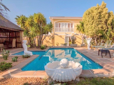 5 Bedroom House For Sale in Olive Grove
