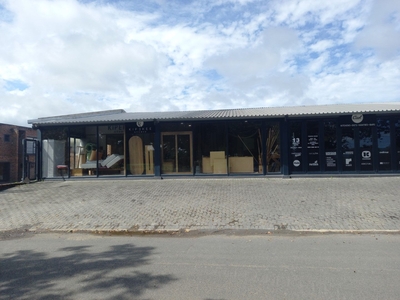 Commercial property to rent in Umhlali