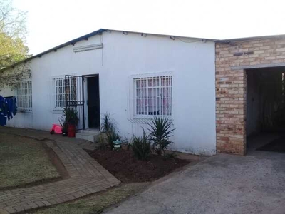House For Sale In Tenacre Ah, Randfontein