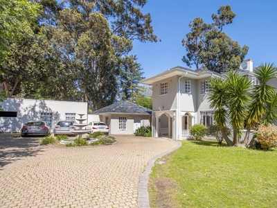 Property for sale with 5 bedrooms, Constantia, Cape Town