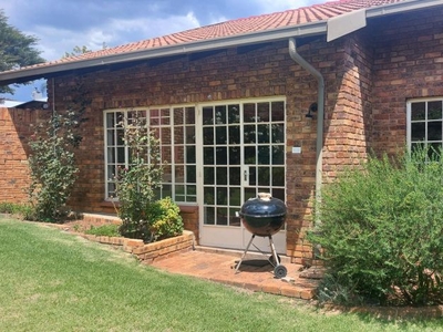 2 Bedroom townhouse - sectional to rent in Krugersdorp North
