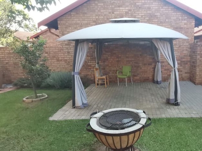 2 Bedroom townhouse - sectional to rent in Highveld, Centurion
