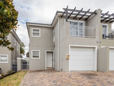 3 Bedroom Townhouse For Sale in Brackenfell South