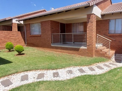 3 Bedroom townhouse - sectional rented in Mooikloof Ridge, Pretoria