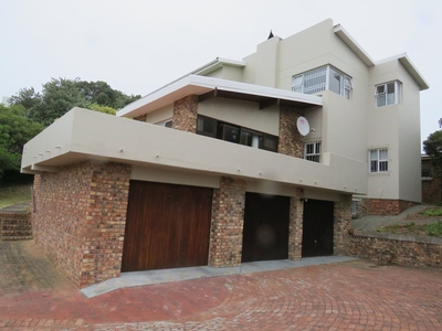 5 Bedroom House For Sale in West Beach