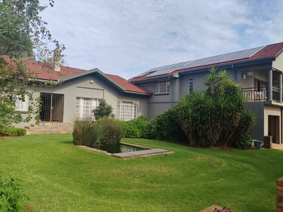 6 Bedroom Freestanding For Sale in Elandsfontein SH