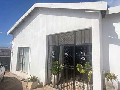 4 Bedroom Freehold For Sale in Louwville