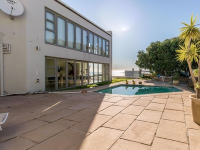 5 bedroom double-storey house to rent in Camps Bay