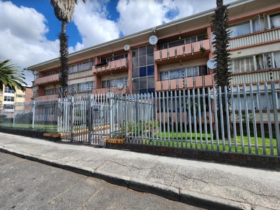 1 Bedroom Apartment / flat for sale in Parow Central
