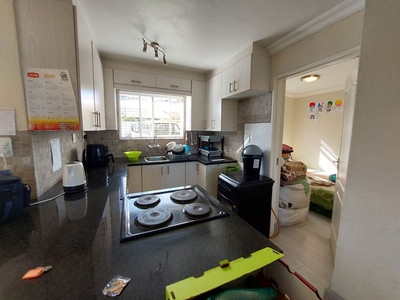 3 Bedroom Apartment To Let in Westcliff