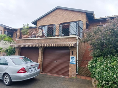 4 Bedroom Townhouse For Sale in Athlone Park