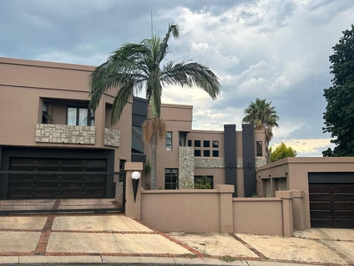 5 Bedroom House For Sale in Cashan