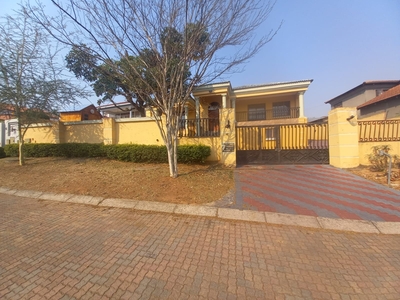 House For Sale in STONEHENGE EXT 1