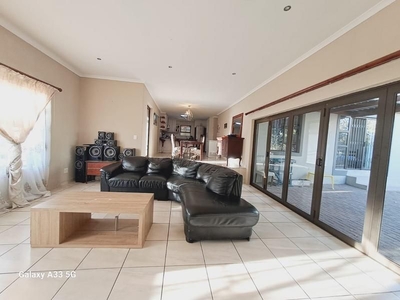 MODERN FAMILY HOME IN QUIET CUL-DU-SAC - Protea Heights, Brackenfell