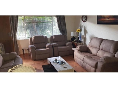 This lovely 2-bedroom townhouse is situated in Magalies Hof complex.