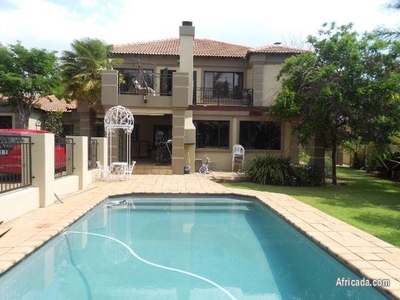 Very spacious, Tuscany style family home, with double storey
