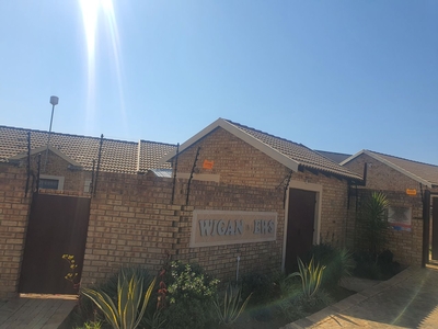 2 Bedroom Apartment For Sale in Olievenhoutbosch