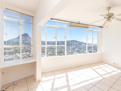 2 Bedroom Apartment For Sale in Vredehoek