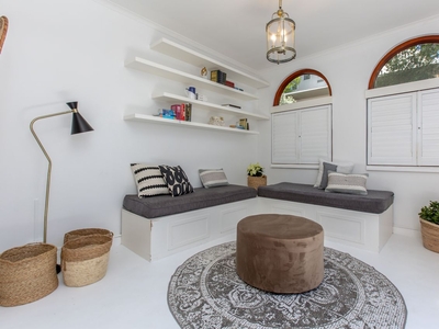 2 Bedroom Apartment To Let in Oranjezicht