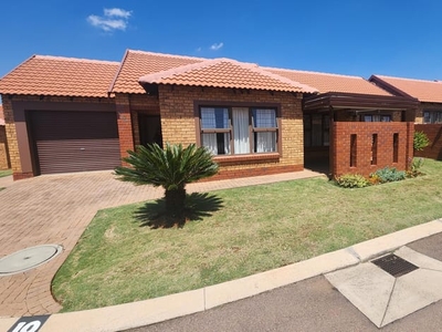 2 Bedroom townhouse - sectional for sale in Willow Park Manor, Pretoria