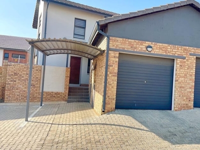 3 Bedroom duplex townhouse - sectional for sale in Amberfield, Centurion