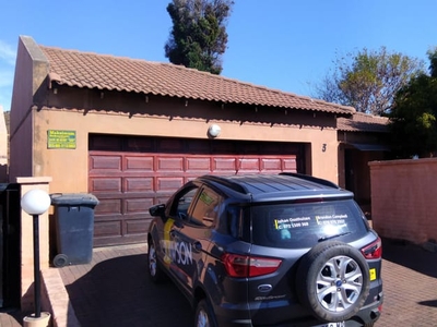 3 Bedroom townhouse - sectional for sale in Delmas
