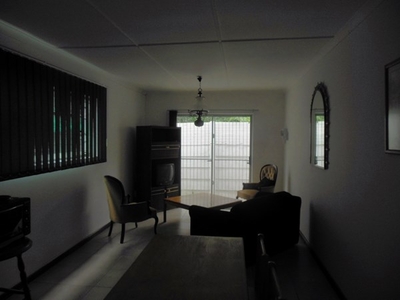 1 Bedroom Bachelor Flat to rent in Kaffrarian Heights | ALLSAproperty.co.za