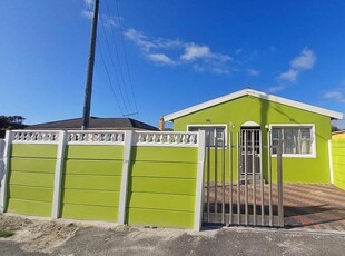 3 Bedroom house to rent in Grassy Park, Cape Town