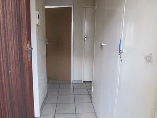 BEAUTIFUL ,NEAT AND CLEAN ONE AND HALF [1.5 ]BEDROOM FLAT FOR SALE IN SUNNYSIDE '' BARGAIN''