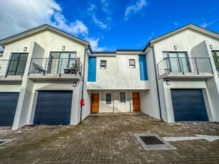 3 Bedroom Townhouse For Sale in Durbanville Central