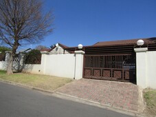 4 Bedroom House For Sale in Edenvale Central