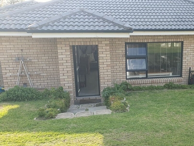 2 Bedroom House For Sale in Fraaiuitsig