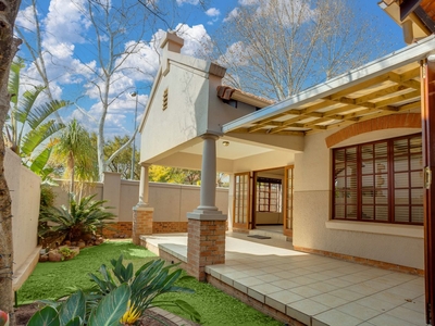 2 Bedroom Townhouse For Sale in Lonehill