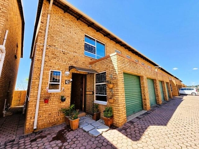Apartment For Sale In Rangeview, Krugersdorp