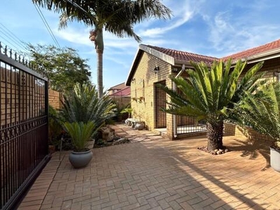 House For Sale In Erasmuskloof, Pretoria