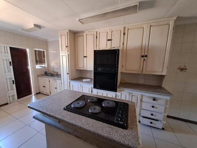 Townhouse For Rent In Arboretum, Bloemfontein