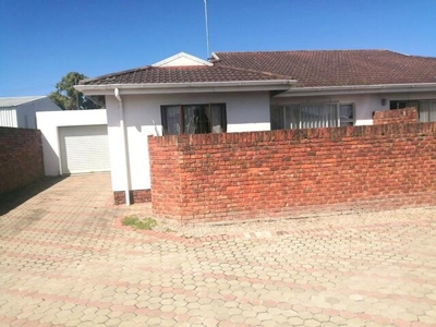 Townhouse For Sale In George Central, George