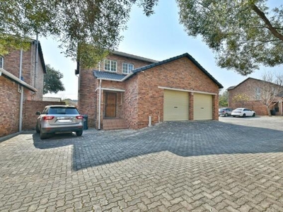 Townhouse For Sale In Honeydew Manor, Roodepoort