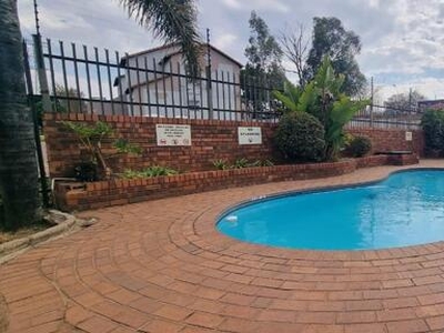 Townhouse For Sale In Meredale, Johannesburg