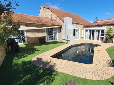 10 Bedroom house for sale in Summerstrand, Port Elizabeth