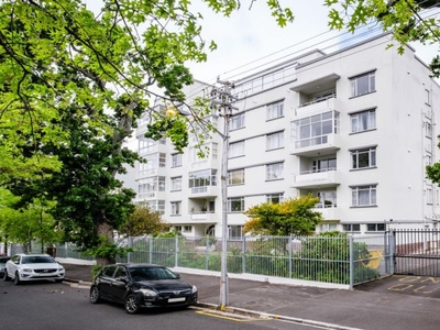2 Bedroom apartment sold in Claremont Upper, Cape Town