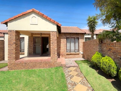 2 Bedroom House For Sale in Crescent Wood Country Estate
