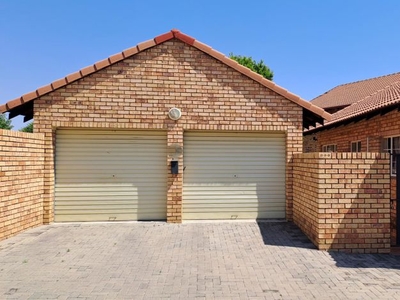 2 Bedroom townhouse - sectional to rent in The Reeds, Centurion